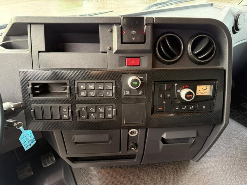 Renault T-Series 430.19 DTI 11 - Photo 13