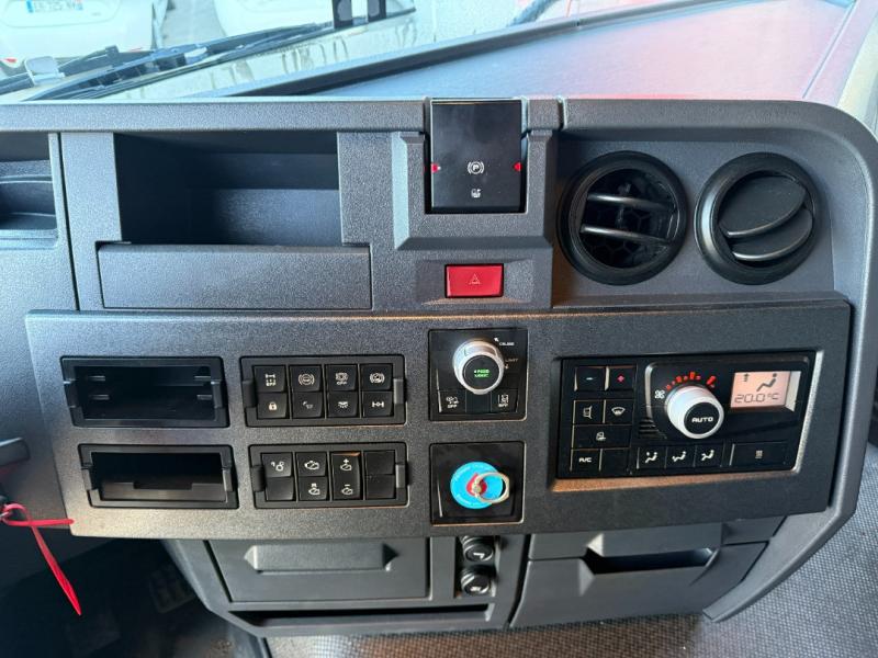 Renault T-Series 430.19 DTI 11 - Photo 9