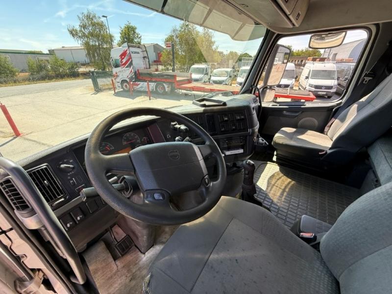 Volvo FH12 460 - Photo 8