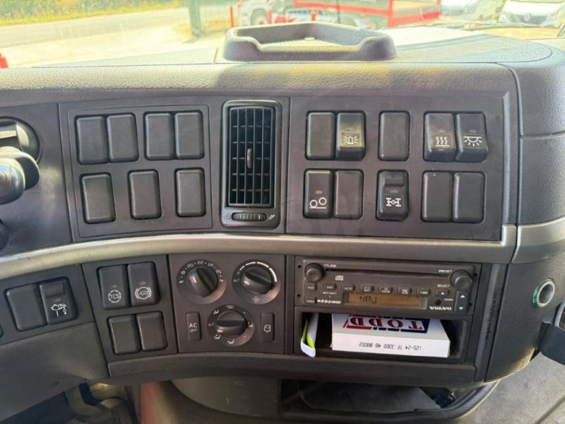 Volvo FH12 460 - Photo 13