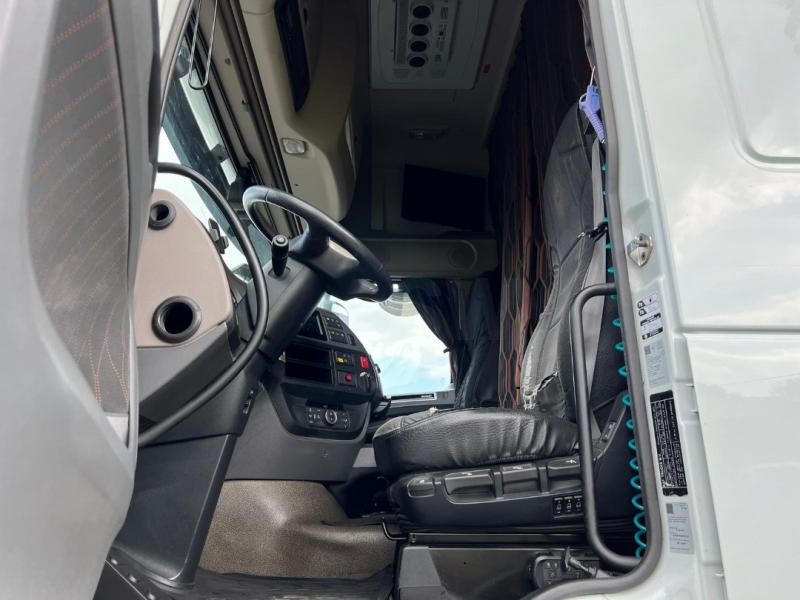 DAF XF105  - Photo 7