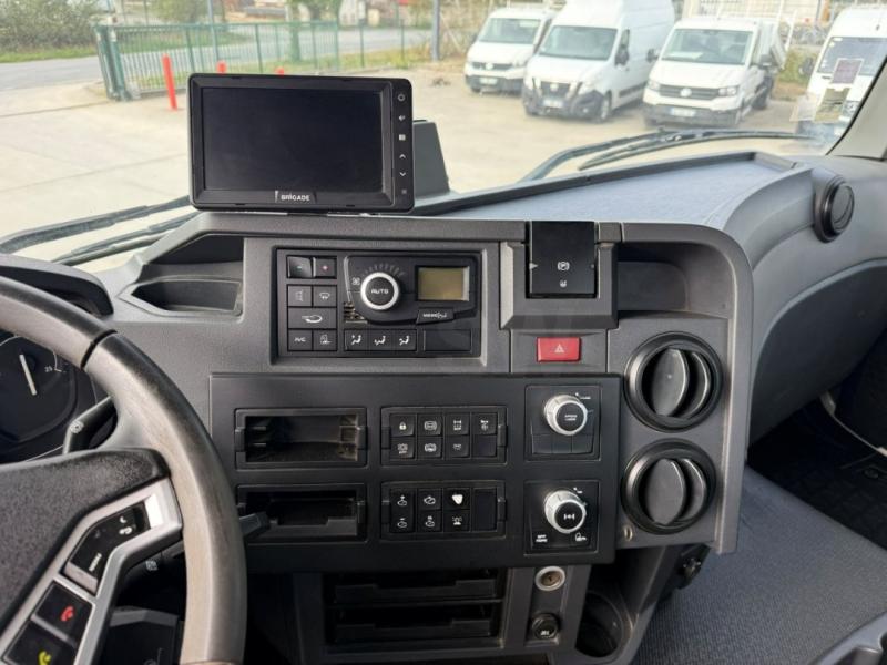 Renault C-Series 480 - Photo 12